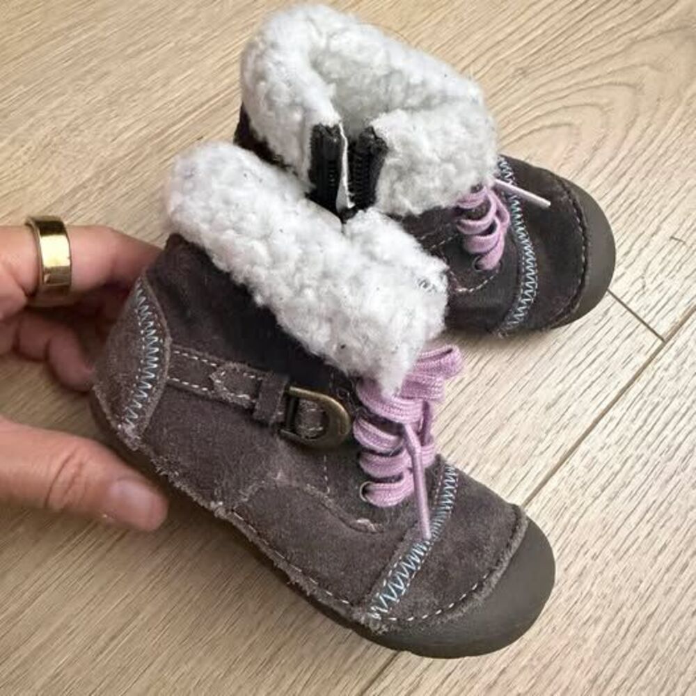 Stride Rite SRT SM Cozy Crystal Boots Size 5W